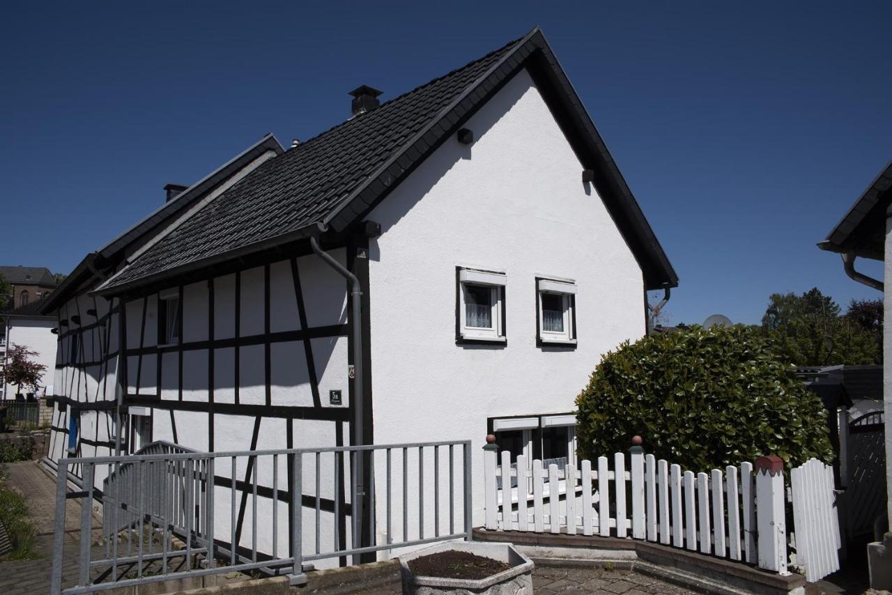 Rosige Zeiten, Ferien Im Fachwerkhaus Mechernich Exterior foto